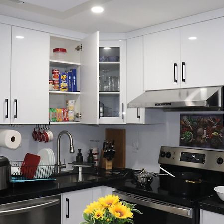 Garden 2 Bedroom Apt - Free Parking Wifi Laundry Workstation Brampton Ngoại thất bức ảnh
