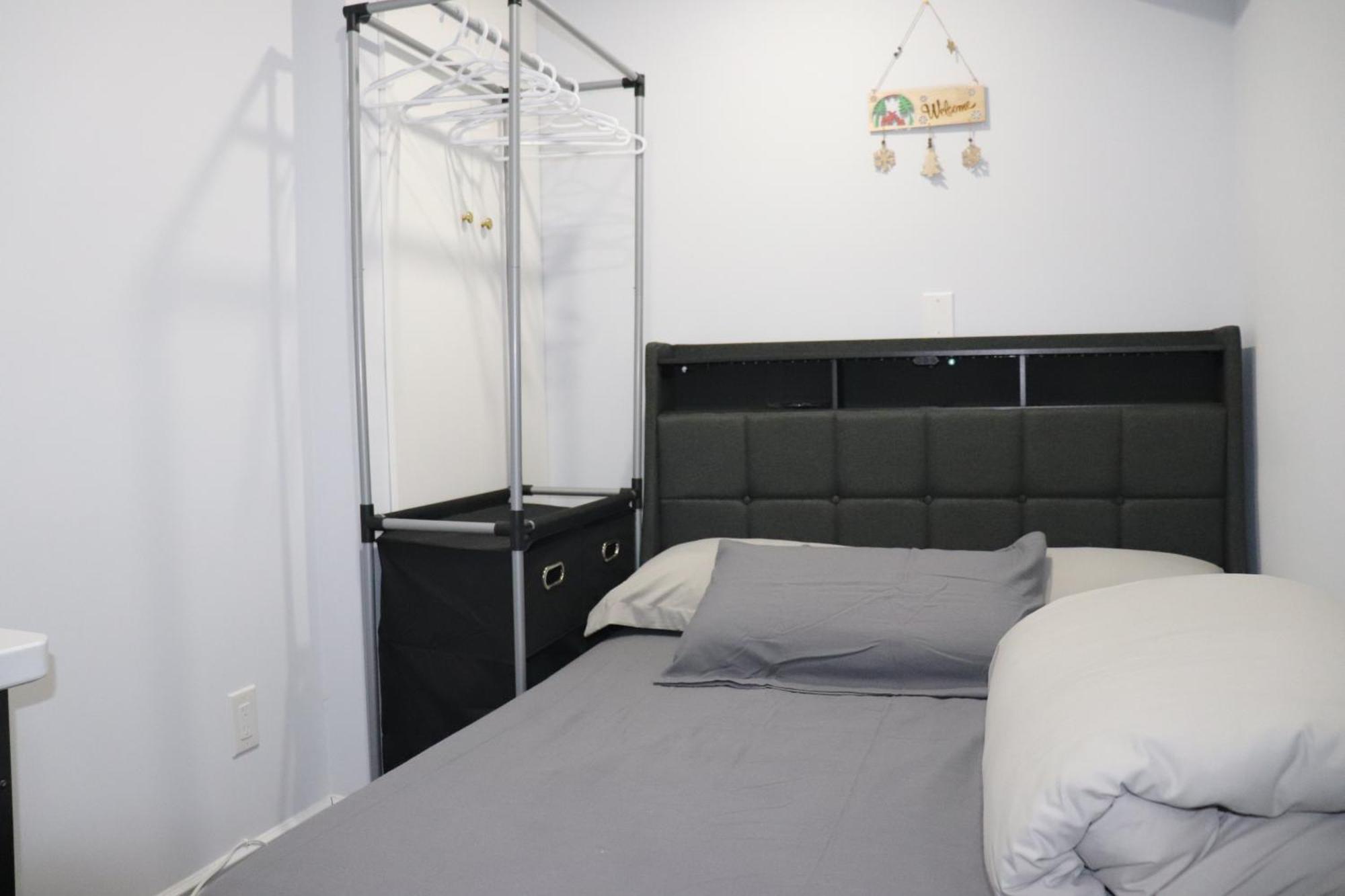 Garden 2 Bedroom Apt - Free Parking Wifi Laundry Workstation Brampton Ngoại thất bức ảnh