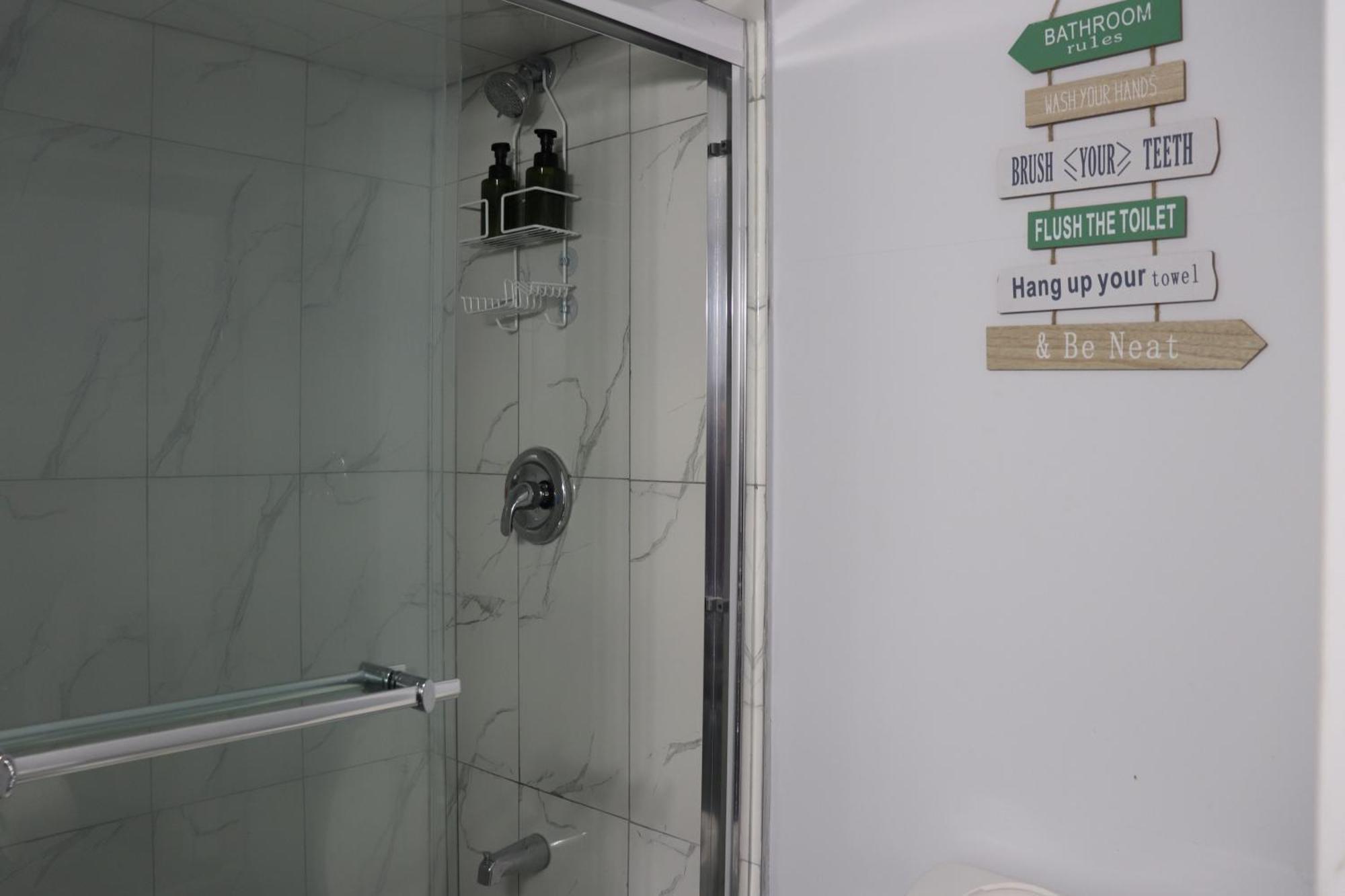Garden 2 Bedroom Apt - Free Parking Wifi Laundry Workstation Brampton Ngoại thất bức ảnh